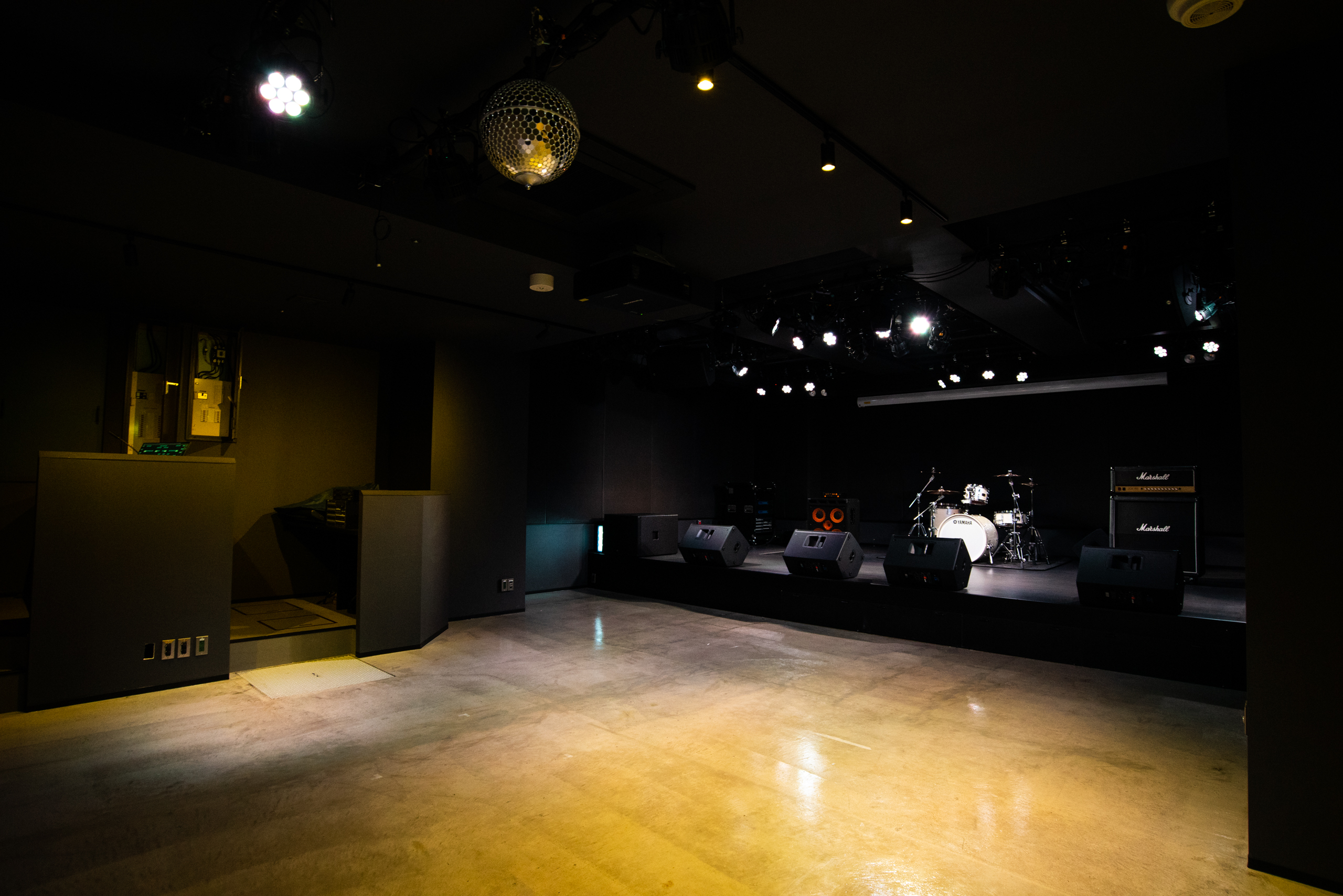 CHIC HALL